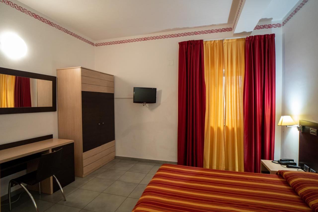 Hotel Insteia Полла Экстерьер фото